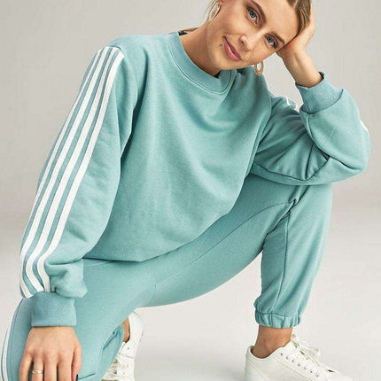 Cozy Striped Tracksuit Set with Coordinating Sweatshirt and Pants - Très Elite