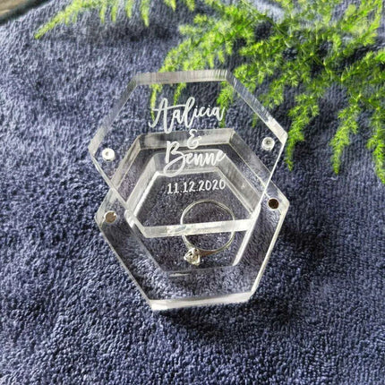 Customizable Transparent Hexagon Acrylic Ring Box with Engraved Name and Date - Elegant Jewelry Display - Très Elite- Très Elite