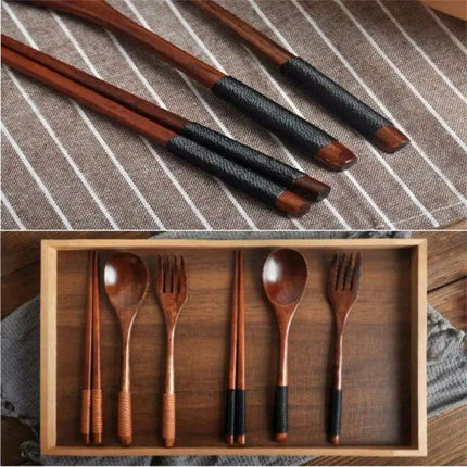 Eco-Chic Japanese Dining Set: Elegant Wooden Spoon & Chopsticks for Gourmet Experiences - Très Elite