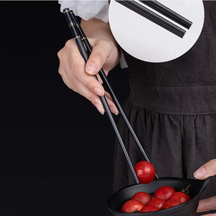 Eco-Conscious Dining: Elegant Japanese and Chinese Chopsticks Set - Très Elite