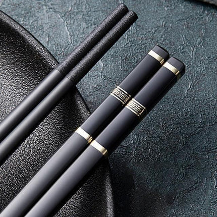 Eco-Conscious Dining: Elegant Japanese and Chinese Chopsticks Set - Très Elite