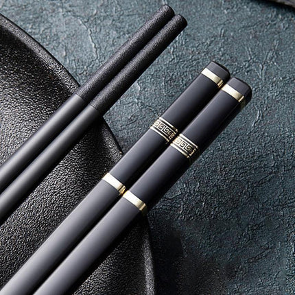 Eco-Conscious Dining: Elegant Japanese and Chinese Chopsticks Set - Très Elite