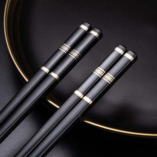 Eco-Conscious Dining: Elegant Japanese and Chinese Chopsticks Set