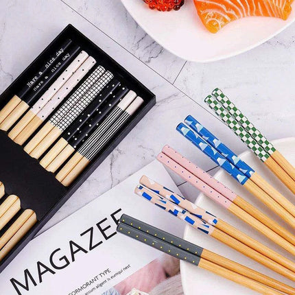 Eco-Friendly Bamboo Chopsticks Set - 5 Pairs for Sushi and Asian Delicacies - Très Elite