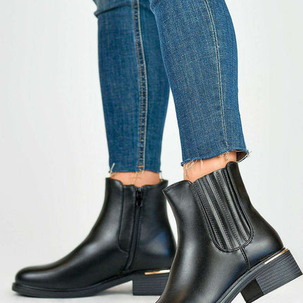 Eco-Friendly Chic Faux Leather Winter Booties - Très Elite