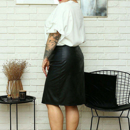Eco-Friendly Curvy Pencil Skirt with Zipper Detail - Très Elite