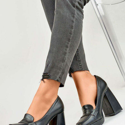 Eco-Friendly Elegant Block Heels with Unique Design - Très Elite