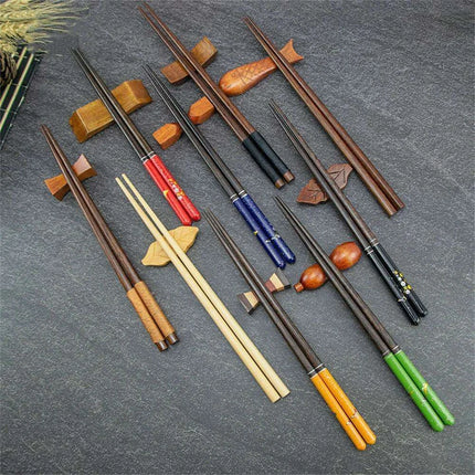 Eco-Friendly Japanese Wooden Chopstick Holder - Elegant Dining Accessory - Très Elite