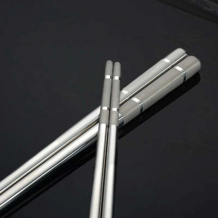 Eco-Friendly Reusable Stainless Steel Chopsticks for Asian Cuisine - Très Elite