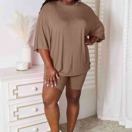 Effortless Elegance: Trendy Rayon Top and Shorts Combination for Ultimate Comfort - Très Elite
