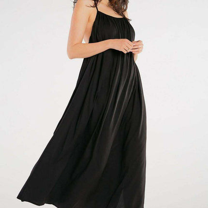 Effortlessly Chic Viscose Maxi Dress with Statement Ring Detail - Très Elite