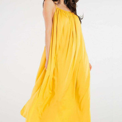 Effortlessly Chic Viscose Maxi Dress with Statement Ring Detail - Très Elite