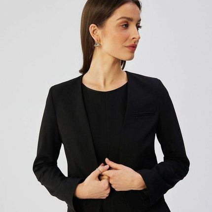 Effortlessly Stylish Short Jacket with Modern Touch