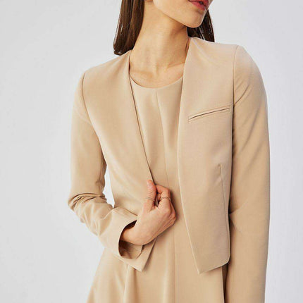 Effortlessly Stylish Short Jacket with Modern Touch