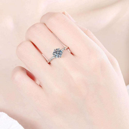 Elegant 1 Carat Moissanite Twisted Ring - Exquisite Statement Jewelry Piece - Très Elite