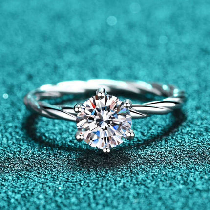 Elegant 1 Carat Moissanite Twisted Ring - Exquisite Statement Jewelry Piece - Très Elite
