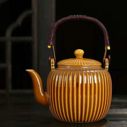 Elegant 800ml Chinese Ceramic Teapot with Integrated Strainer for Perfect Puer Tea Brewing - Très Elite