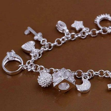 Elegant 925 Sterling Silver Heart Charm Bracelet - A Cherished Reminder of Love - Très Elite