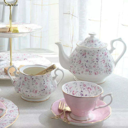 Elegant Afternoon Tea Collection: Opulent Bone China Cups with Stylish Ceramic Plates - Très Elite