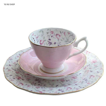 Elegant Afternoon Tea Collection: Opulent Bone China Cups with Stylish Ceramic Plates - Très Elite