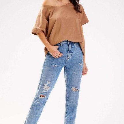 Elegant Asymmetric Boatneck T-Shirt for Fashion-Forward Styling