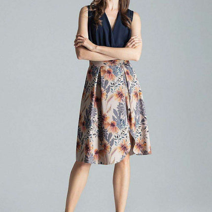 Elegant Asymmetrical Pleated Midi Skirt with Convenient Side Zipper - Très Elite