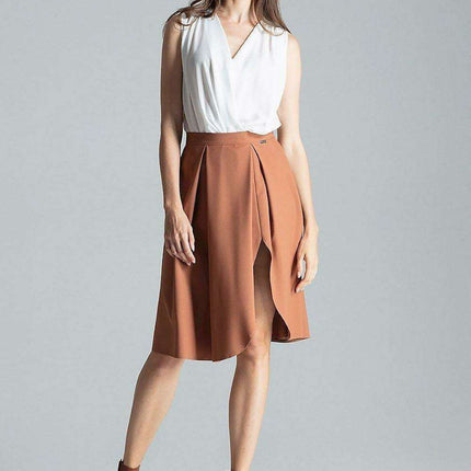 Elegant Asymmetrical Pleated Midi Skirt with Convenient Side Zipper - Très Elite