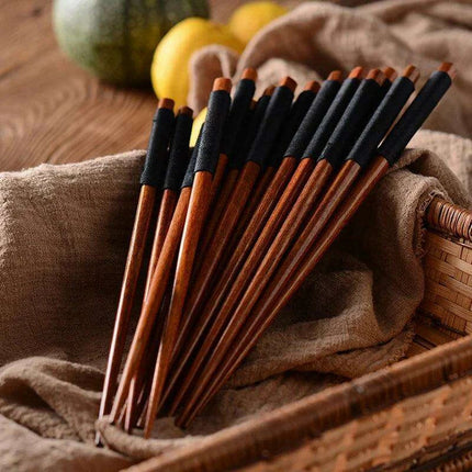 Elegant Beech Wood Chopsticks Collection: 10 Pairs for a Superior Asian Dining Experience - Très Elite