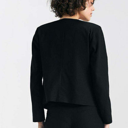 Elegant Black Box Blazer With Structured Shoulder Accents - Très Elite