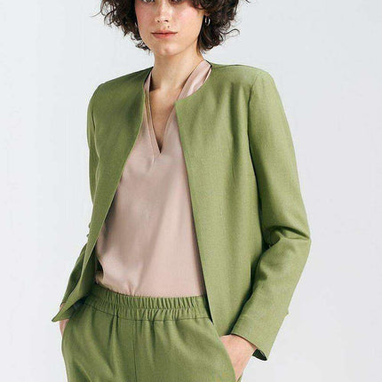 Elegant Black Box Blazer With Structured Shoulder Accents - Très Elite