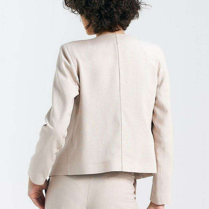 Elegant Black Box Blazer With Structured Shoulder Accents - Très Elite