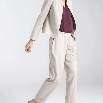 Elegant Black Box Blazer With Structured Shoulder Accents - Très Elite