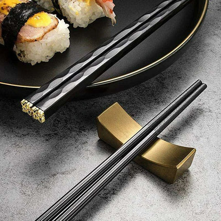 Elegant Black Japanese Chopsticks for Sushi, Noodles, and Asian Cuisine - 5 Pairs of Durable Tableware - Très Elite