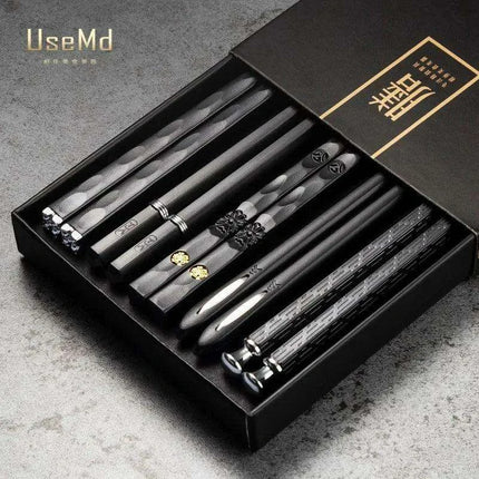 Elegant Black Japanese Chopsticks for Sushi, Noodles, and Asian Cuisine - 5 Pairs of Durable Tableware - Très Elite