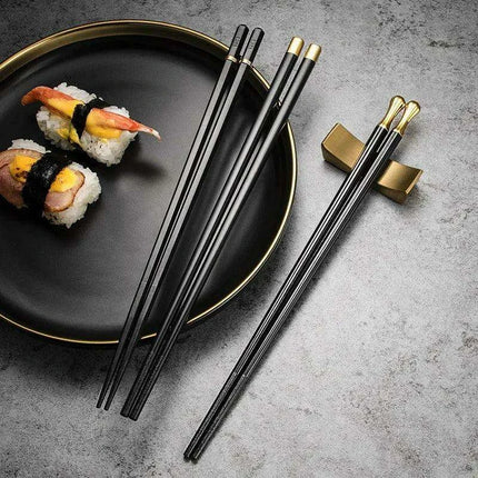 Elegant Black Japanese Chopsticks for Sushi, Noodles, and Asian Cuisine - 5 Pairs of Durable Tableware - Très Elite