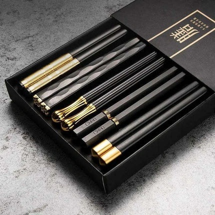 Elegant Black Japanese Chopsticks for Sushi, Noodles, and Asian Cuisine - 5 Pairs of Durable Tableware - Très Elite