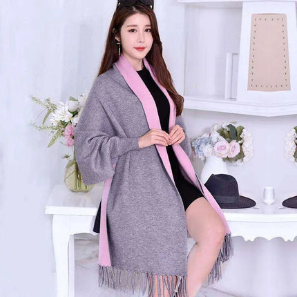 Elegant Black Tassel Poncho Scarf - Stylish Women's Winter Wrap for Warmth and Versatility - Très Elite