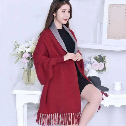 Elegant Black Tassel Poncho Scarf - Stylish Women's Winter Wrap for Warmth and Versatility - Très Elite