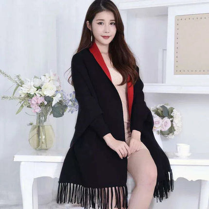 Elegant Black Tassel Poncho Scarf - Stylish Women's Winter Wrap for Warmth and Versatility - Très Elite
