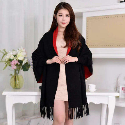 Elegant Black Tassel Poncho Scarf - Stylish Women's Winter Wrap for Warmth and Versatility - Très Elite