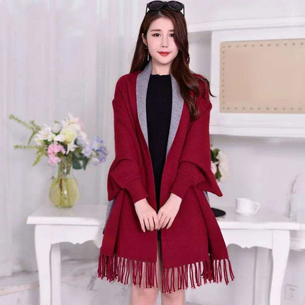 Elegant Black Tassel Poncho Scarf - Stylish Women's Winter Wrap for Warmth and Versatility - Très Elite