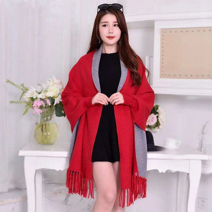 Elegant Black Tassel Poncho Scarf - Stylish Women's Winter Wrap for Warmth and Versatility - Très Elite