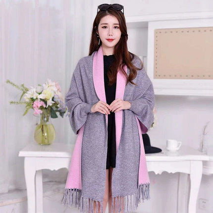 Elegant Black Tassel Poncho Scarf - Stylish Women's Winter Wrap for Warmth and Versatility - Très Elite
