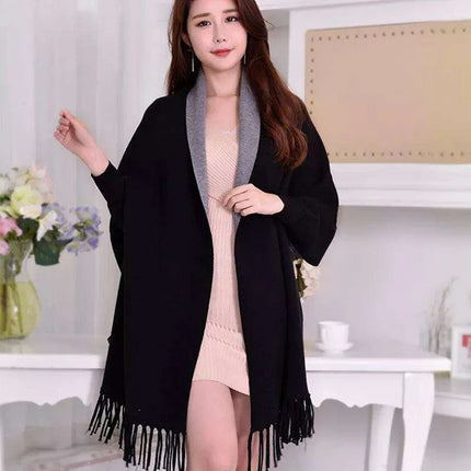 Elegant Black Tassel Poncho Scarf - Stylish Women's Winter Wrap for Warmth and Versatility - Très Elite