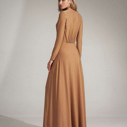 Elegant Black V-Neck Flared Dress with Stylish Slit - Très Elite
