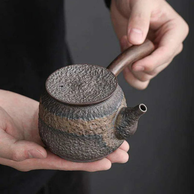Elegant Blackwood-Handled Iron Glazed Japanese Kung Fu Teapot- Très Elite- Très Elite