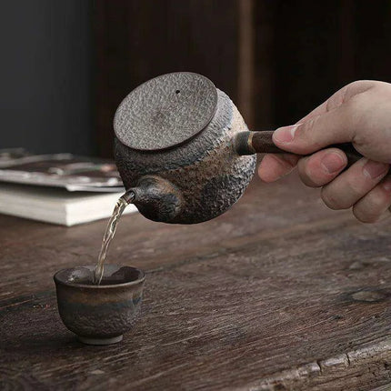 Elegant Blackwood-Handled Iron Glazed Japanese Kung Fu Teapot - Très Elite