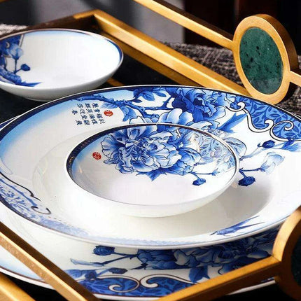 Elegant Blue and White Porcelain Dining Collection: Elevate Your Dining Experience with Timeless Charm - Très Elite