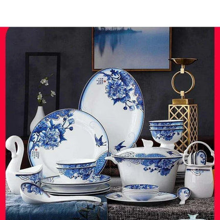 Elegant Blue and White Porcelain Dining Collection: Elevate Your Dining Experience with Timeless Charm - Très Elite