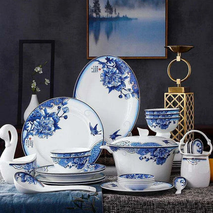 Elegant Blue and White Porcelain Dining Collection: Elevate Your Dining Experience with Timeless Charm - Très Elite